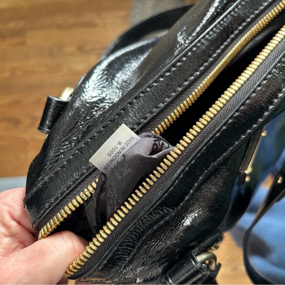 EUC Michael Kors Black Patent Leather Satchel/Shoulder Bag, gold-tone hardware - Picture 9 of 11
